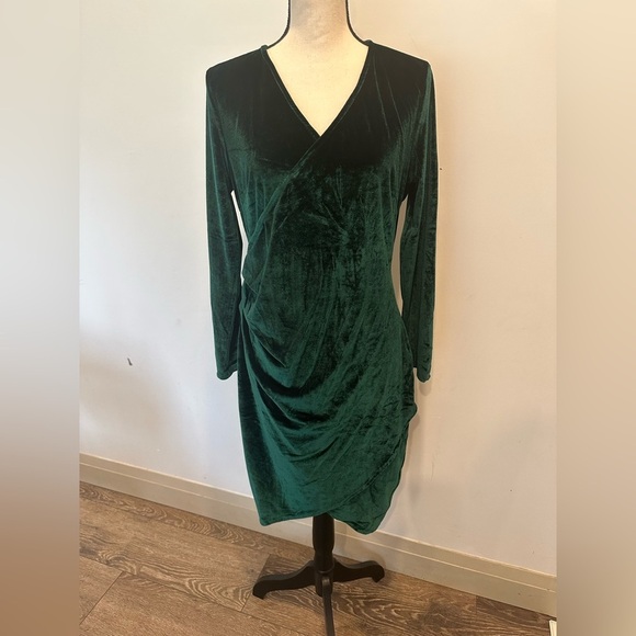 Fantaist Dresses & Skirts - Fantaist Green Velvet Bodycon dress  V neck crossover SZ L